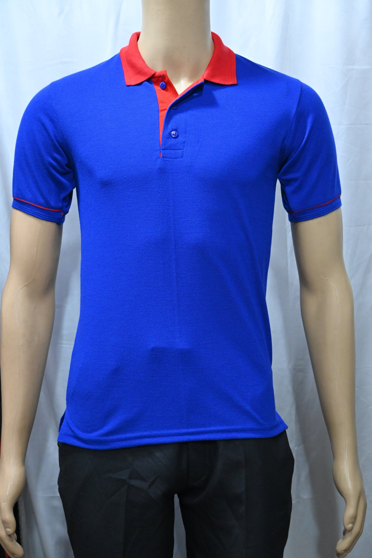 Royal Blue T-Shirt with Contrast Black Collar & Sleeve Rib – 220 GSM Code TST-09 Rs 175